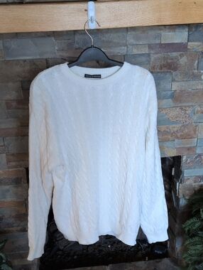 Brandy Melville Women's s Cream Cable-Knit Crewneck Sweater